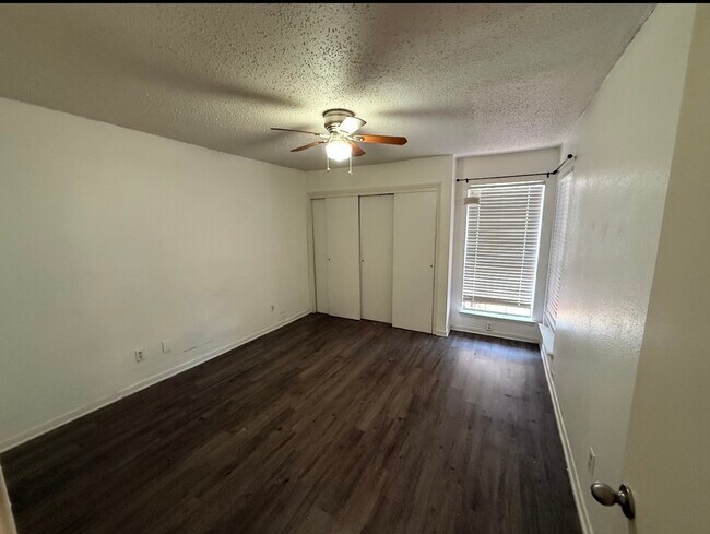 Building Photo - 2610 Encina Dr