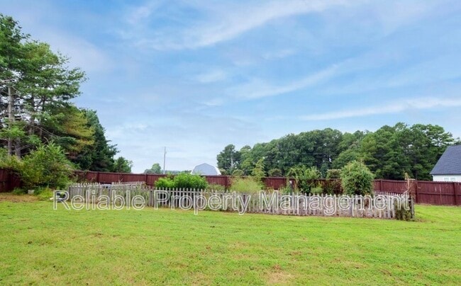 Building Photo - 40 Newman Ln