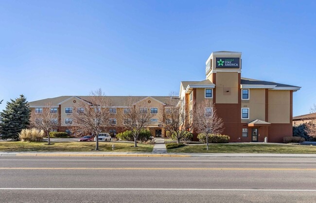 Building Photo - 800 River Dr S