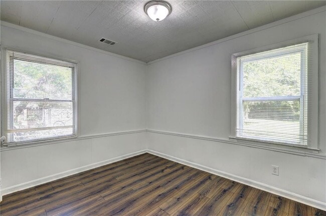 Building Photo - 1241 Auburn Dr