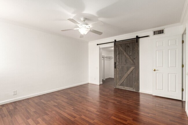 Building Photo - Phoenix apartment in ideal location!