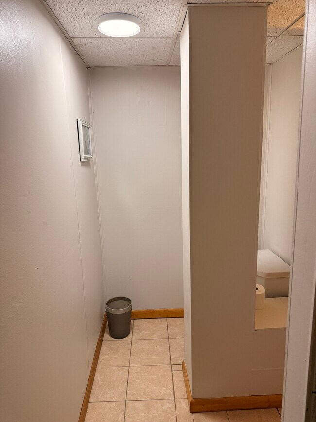 Building Photo - 5039 W Clayton Rd