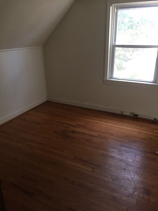 Building Photo - 1005 Nancy Ln SE