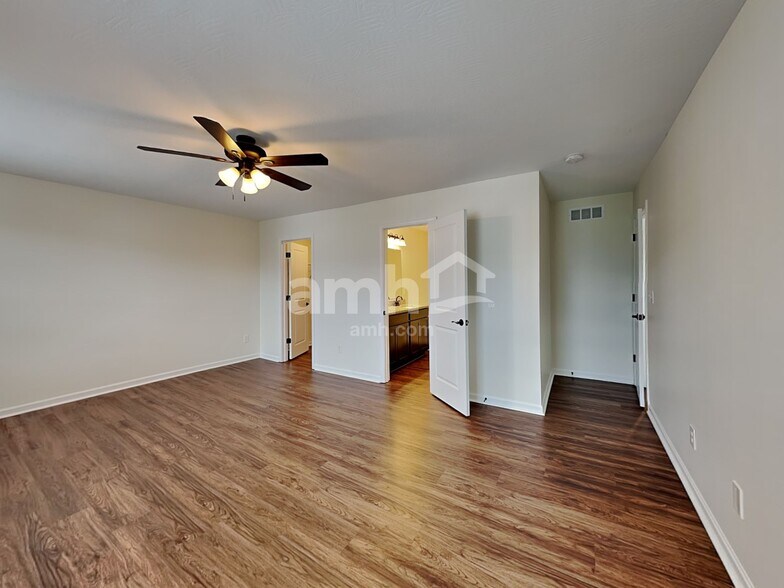 Building Photo - 109 Sandburg Dr