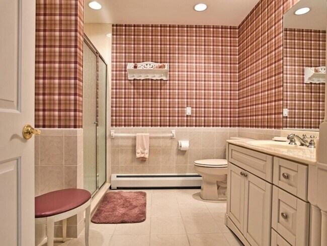 Building Photo - 149 Nanaquaket Rd