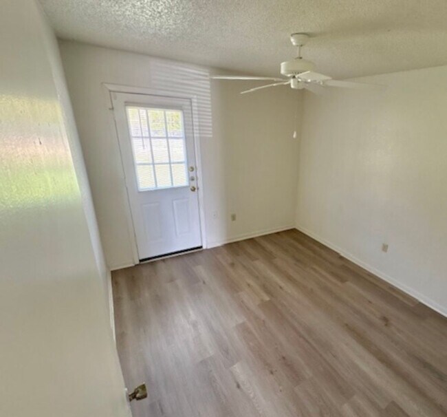 Building Photo - 811 N 5th St