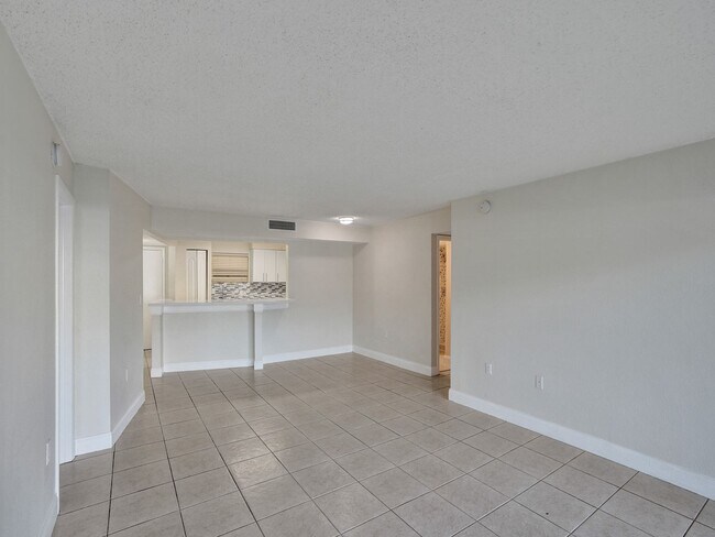 Building Photo - Renovated & Updated 2 Bed/2 Bath Condo with Patio – Prime Springcrest Location!