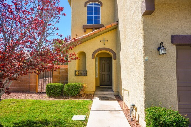 Building Photo - 3 Bed / 2.5 Bath Townhome with Loft, 2 Car Garage & Spacious Backyard – Southern Highlands