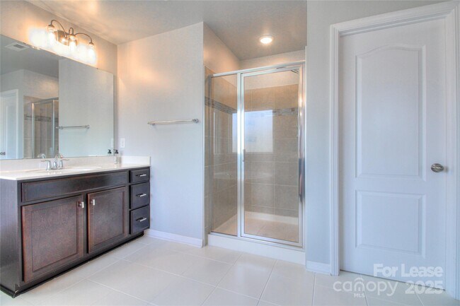 Building Photo - 3007 Silverwood Dr