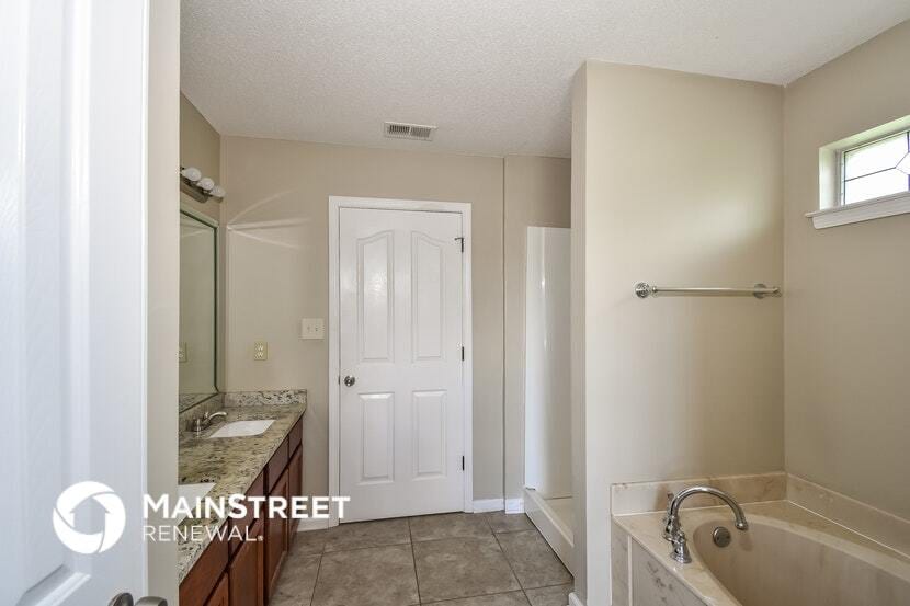 Building Photo - 8878 Little House Cove