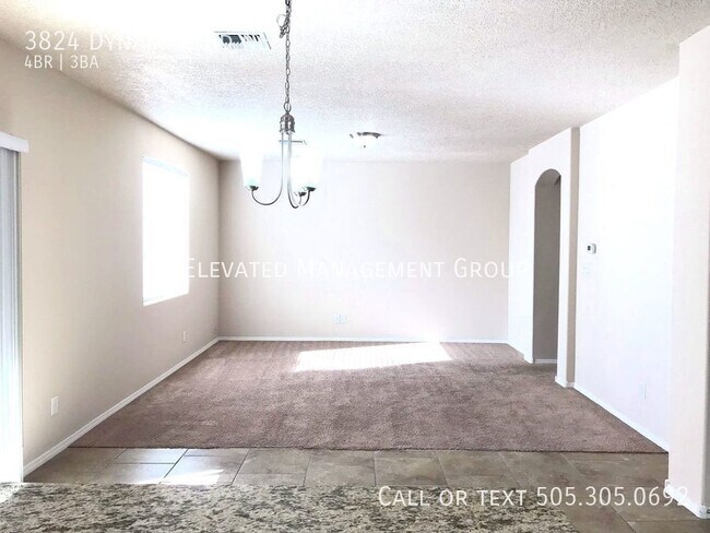 Building Photo - Spacious 4 bedroom Rio Rancho home. Large ...