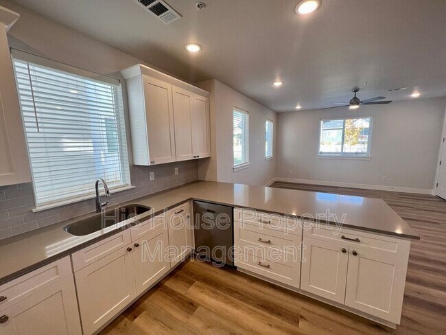 Building Photo - 4125 24th Street Rd