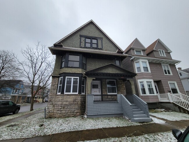 Building Photo - 423 Breckenridge St