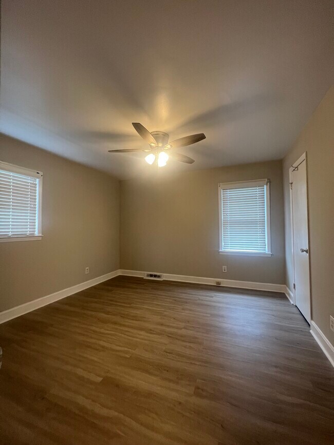 Building Photo - 1715 Bondale Pl