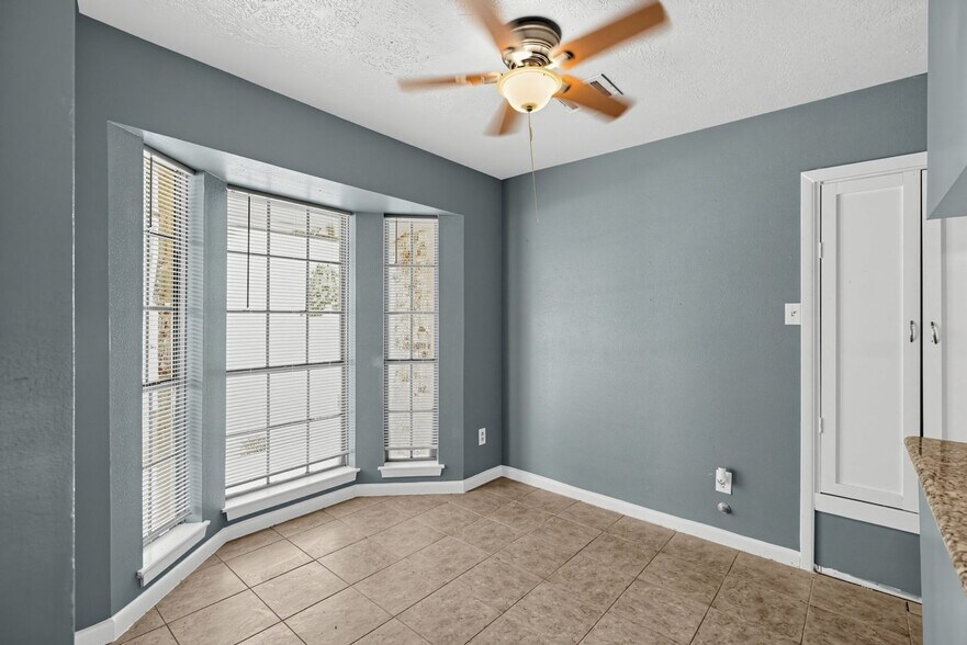Building Photo - 1901 Fairfield Ct N