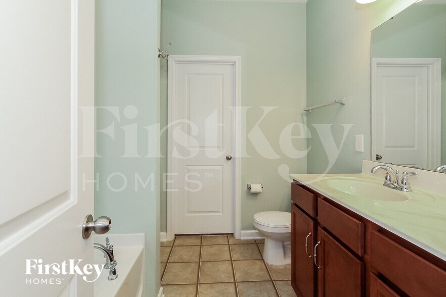 Building Photo - 105 Marquette Drive