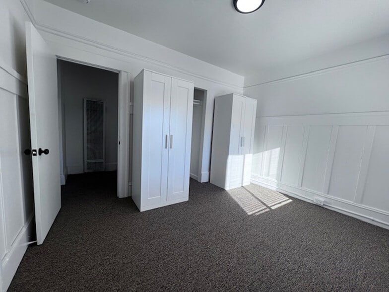 Building Photo - 709 32nd St