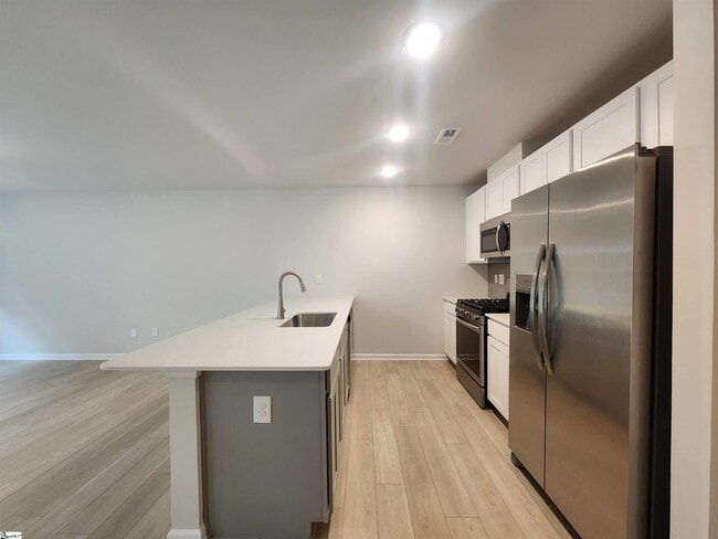 Building Photo - 810 Sandbach Rd