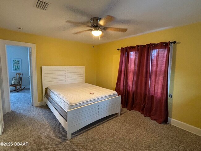 Building Photo - 528 Bostwick Ave