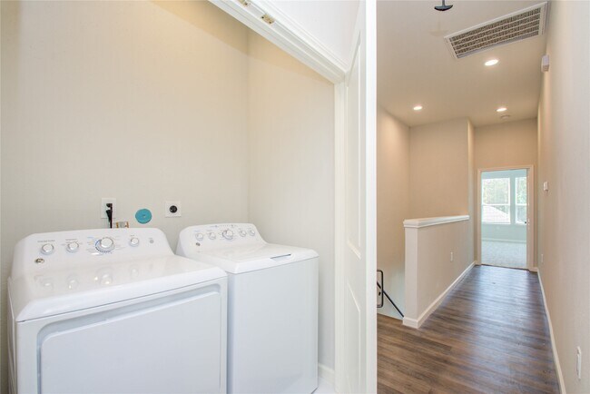 Building Photo - 4916 Sunbeam St