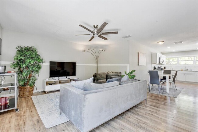 Building Photo - 6301 Arnold Dr