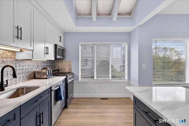 Building Photo - 675 Townsend Ave