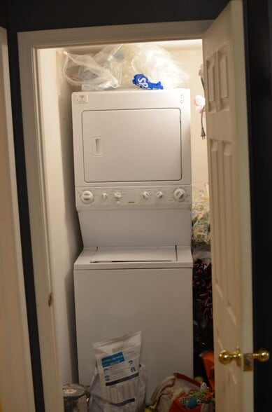 Washer/Dryer - 1827 N Marshfield Ave