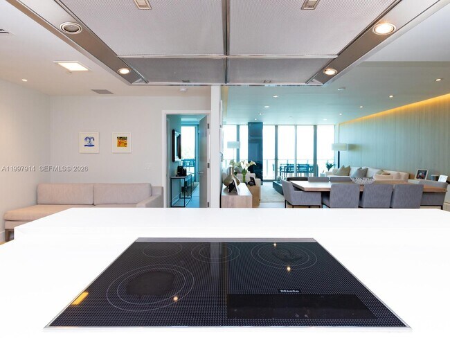 Building Photo - 360 Ocean Dr