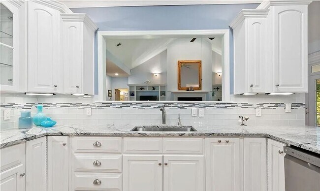 Building Photo - Beautiful 3 bedroom 2 bath home