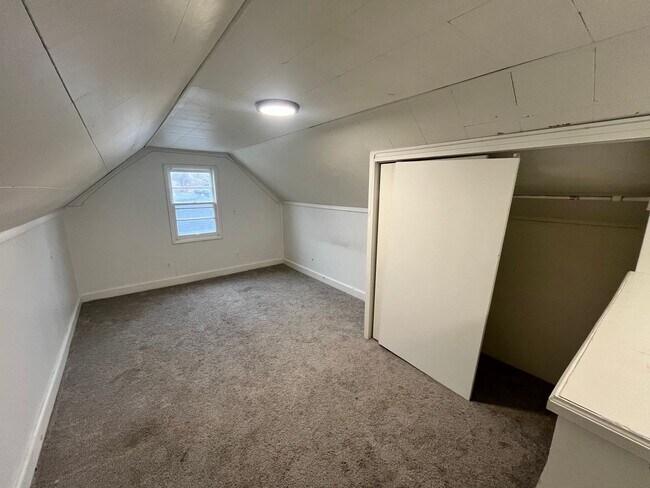 Building Photo - 1 1/2 story corner home