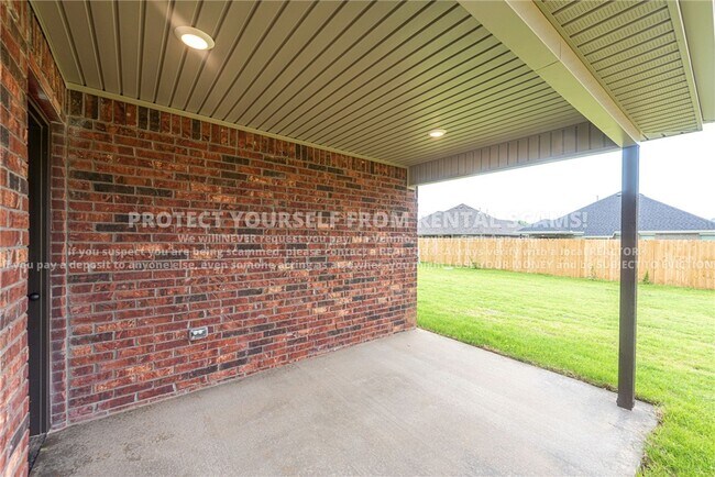 Building Photo - 220 S Nightfall Ave