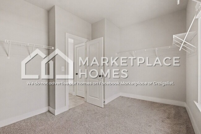 Building Photo - 173 Russell Way