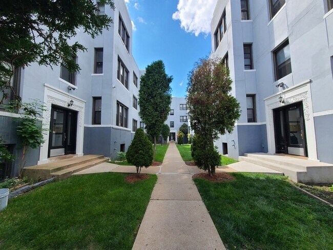 Primary Photo - 4212 N Pulaski Rd
