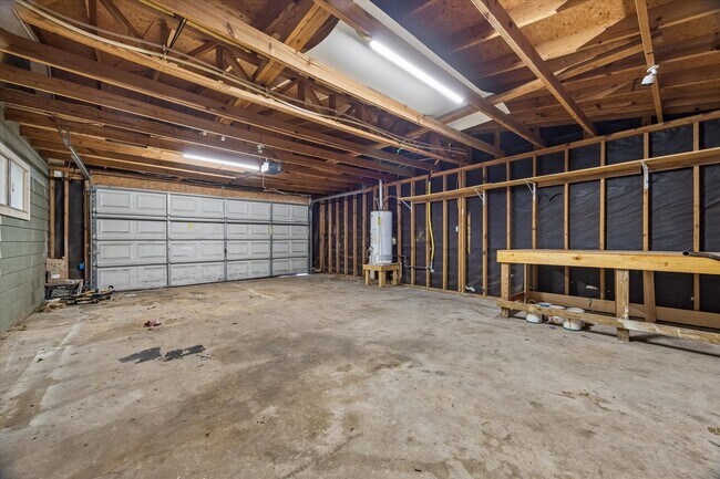 Building Photo - 7119 Long Point Rd