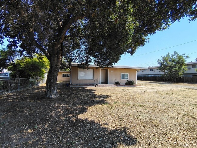 Building Photo - 1351 Leonard Ave