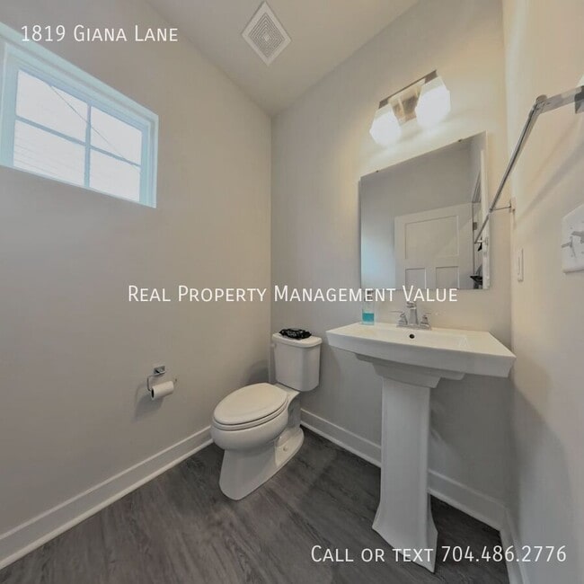 Building Photo - 1819 Giana Ln