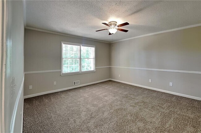 Building Photo - 345 Deerwood Dr
