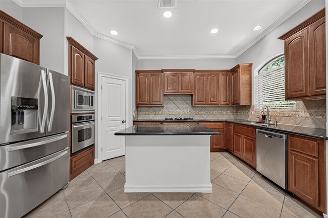 Building Photo - 8602 Two Sisters Ct
