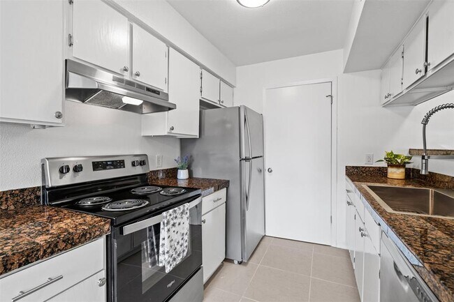 Building Photo - 4413 Whispering Valley Dr
