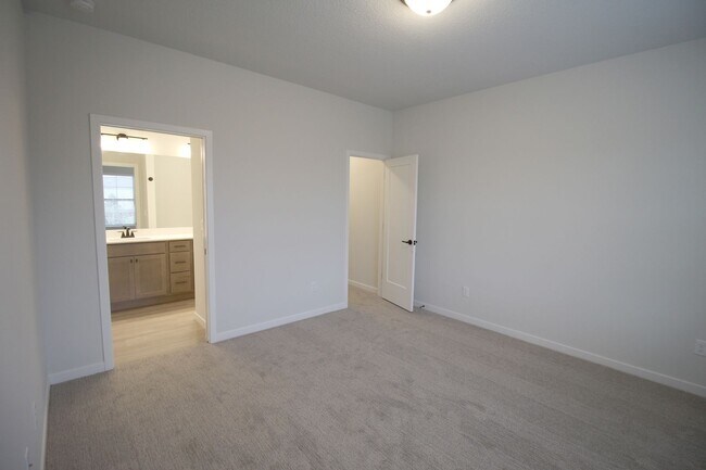 Building Photo - 2206 Rocky Ln