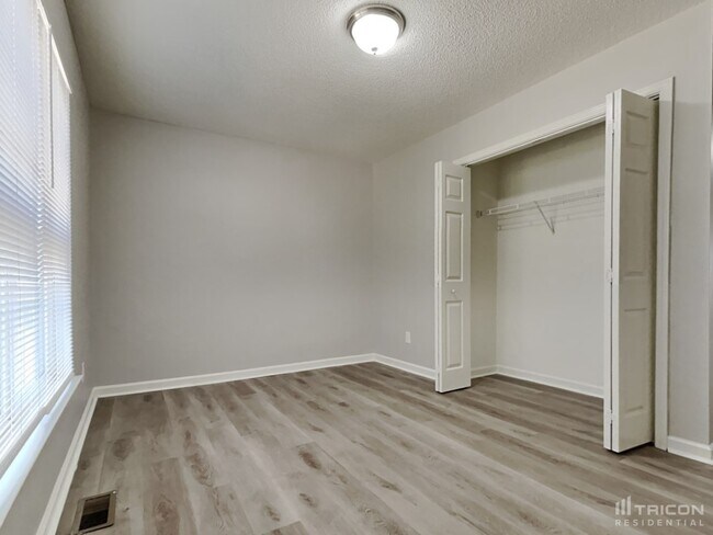Building Photo - 795 Piney Ct