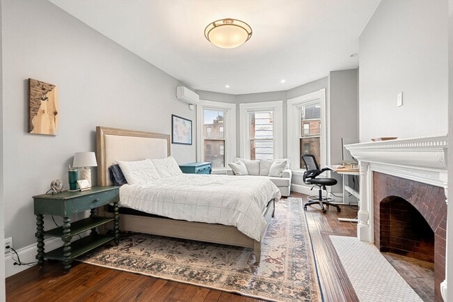 Building Photo - 461 Beacon St