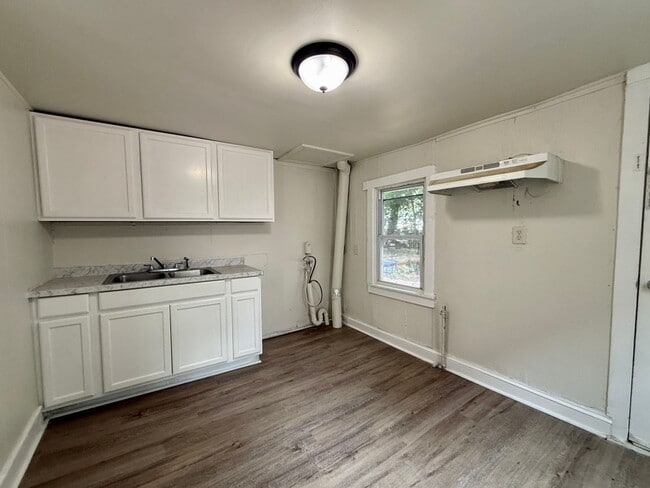 Building Photo - Updated 2 Bedroom Home FOR RENT in Bridget...