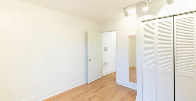 Building Photo - 1349 N Citrus Ave
