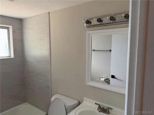 Building Photo - 7 N Jackson St