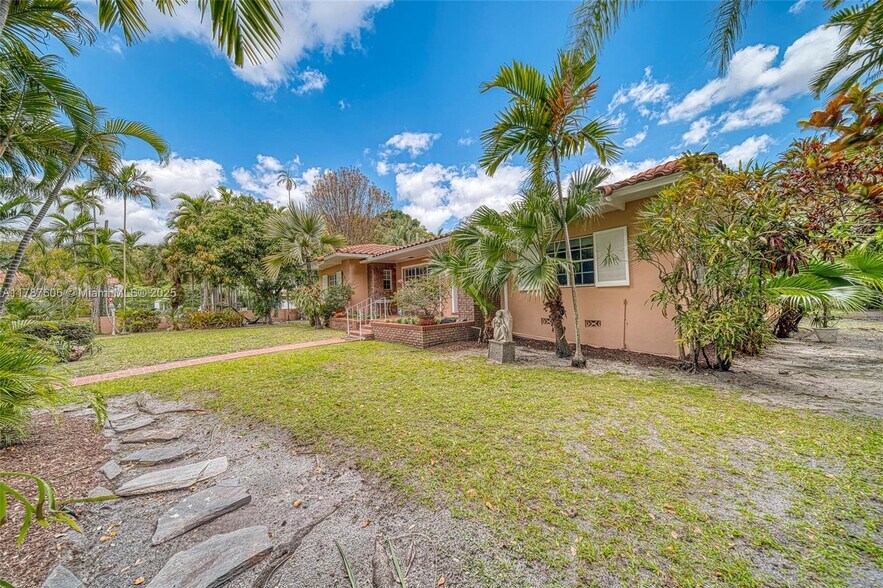 Building Photo - 645 Altara Ave