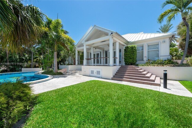 Building Photo - 621 N Mashta Dr