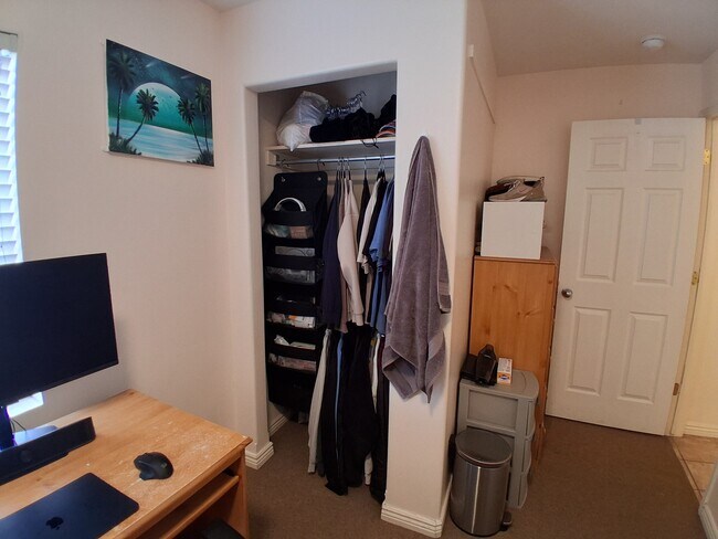 Building Photo - 652 E 700 N