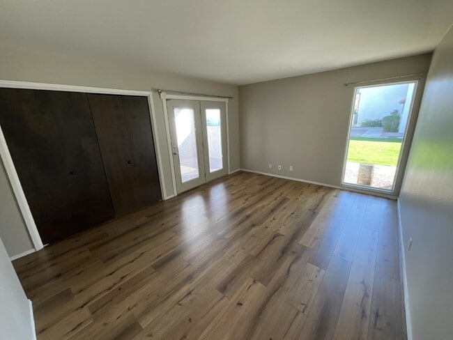 Building Photo - 3229 S Fairfield Dr