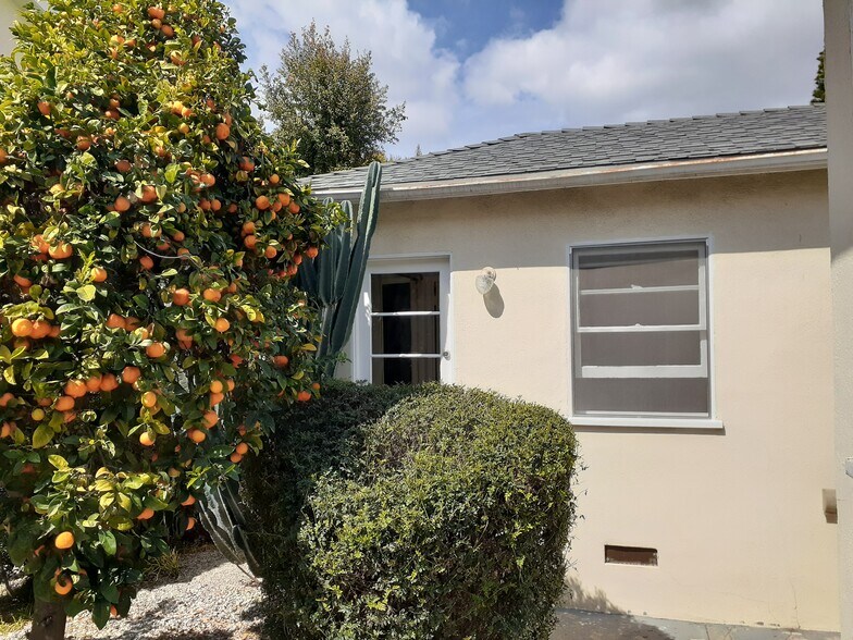 Building Photo - 2219 Glendon Ave